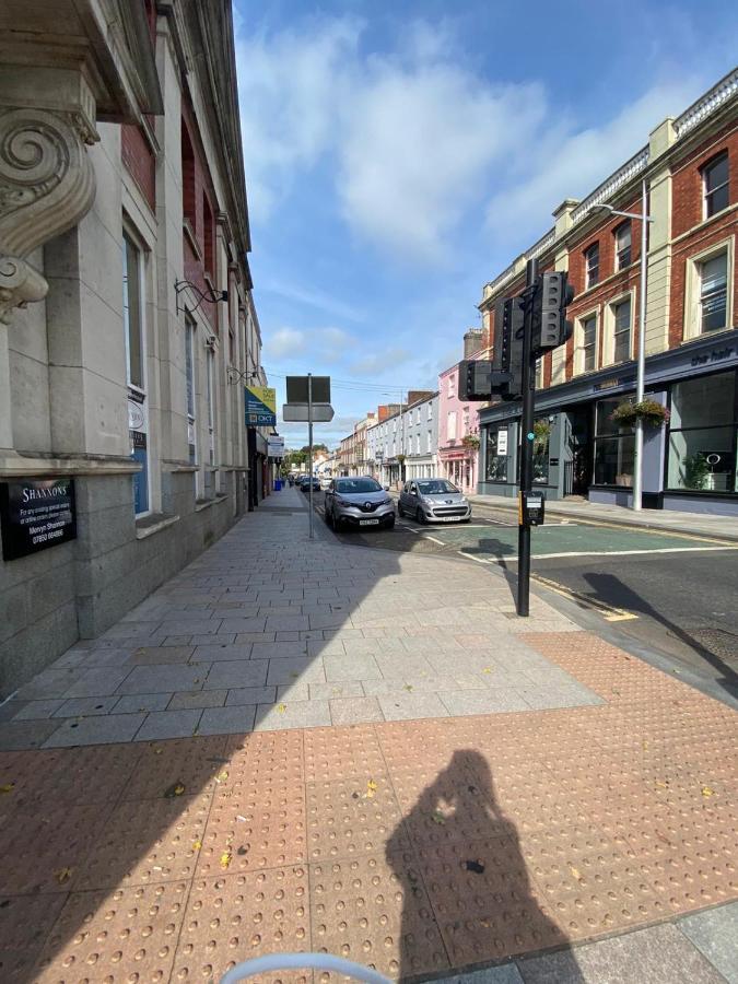 Central Lisburn Duplex Apartment Siren Stays Экстерьер фото