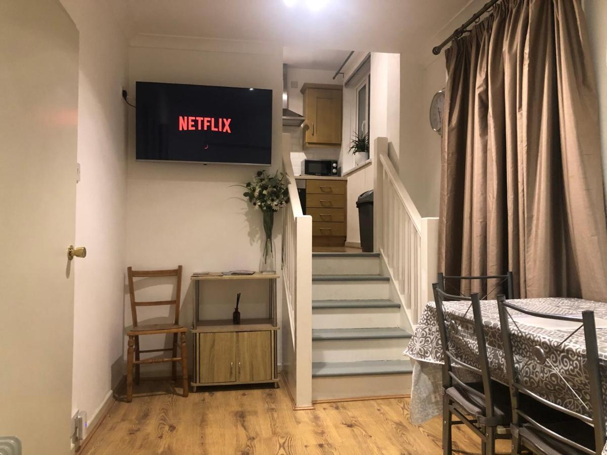 Central Lisburn Duplex Apartment Siren Stays Экстерьер фото