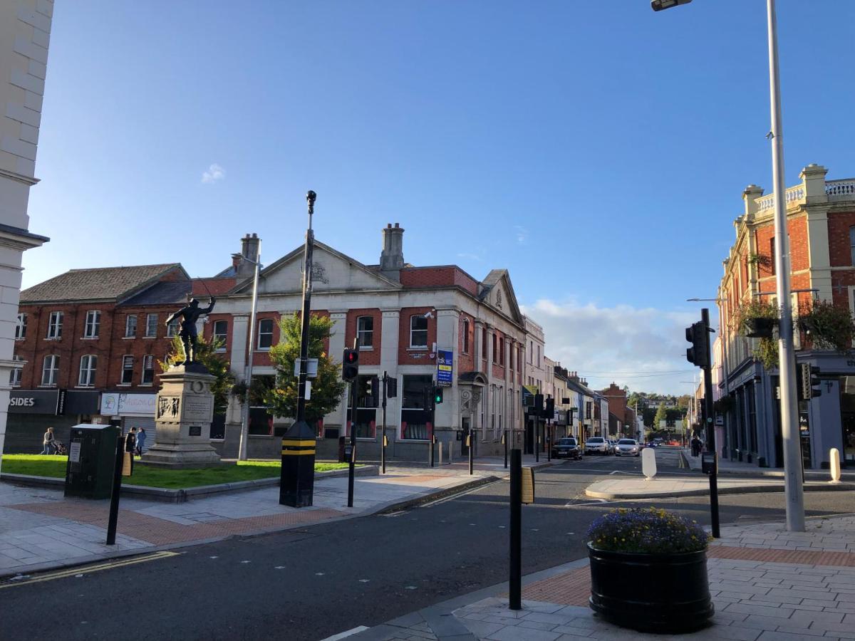Central Lisburn Duplex Apartment Siren Stays Экстерьер фото